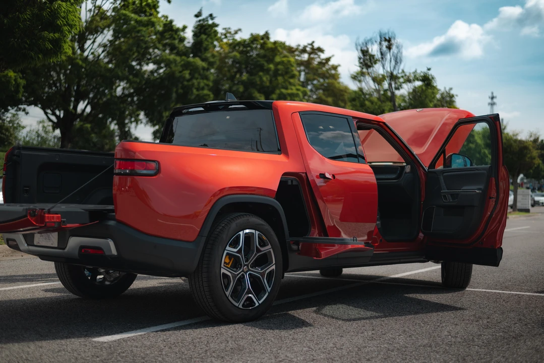 2022 Rivian R1T - Image 16 of 31