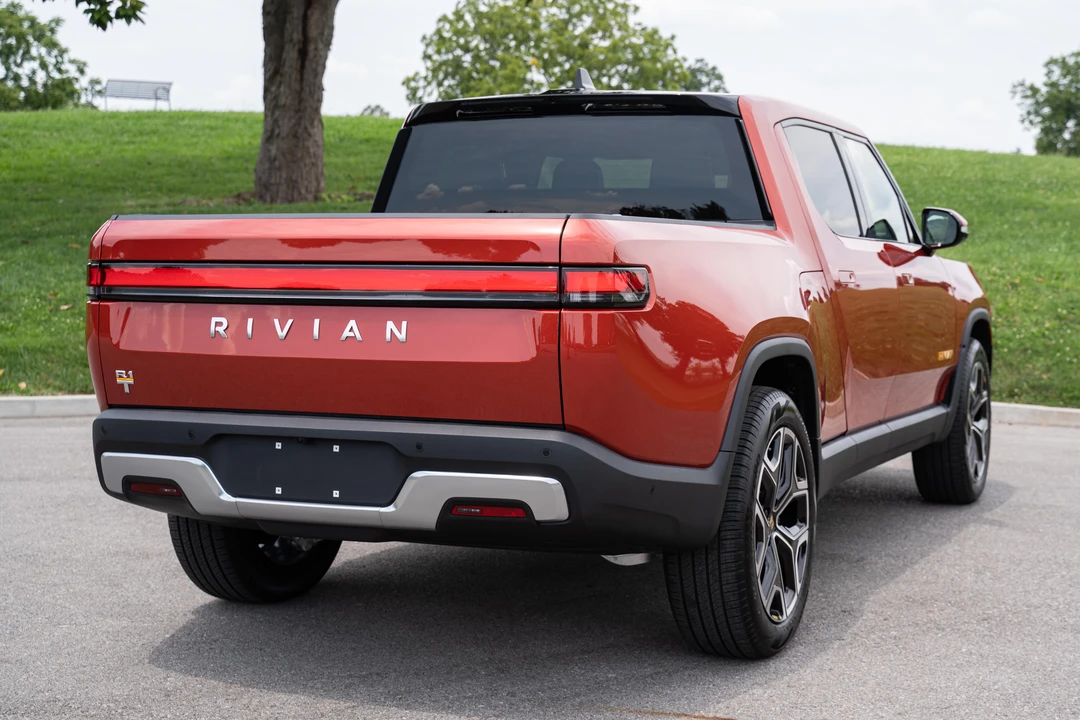 2022 Rivian R1T - Image 15 of 31