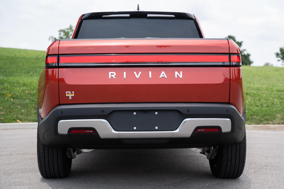 2022 Rivian R1T - Image 9 of 31