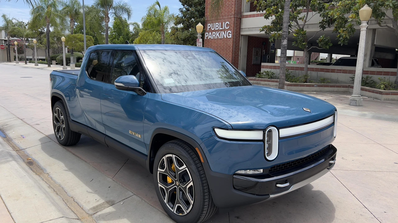 2022 Rivian R1T - Image 11 of 31