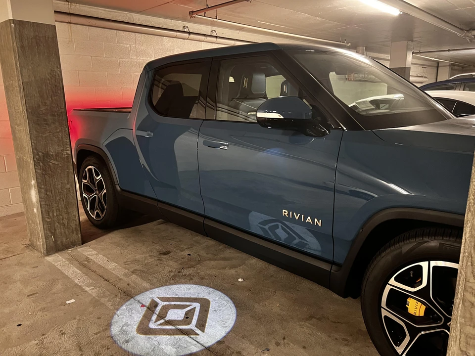 2022 Rivian R1T - Image 17 of 31