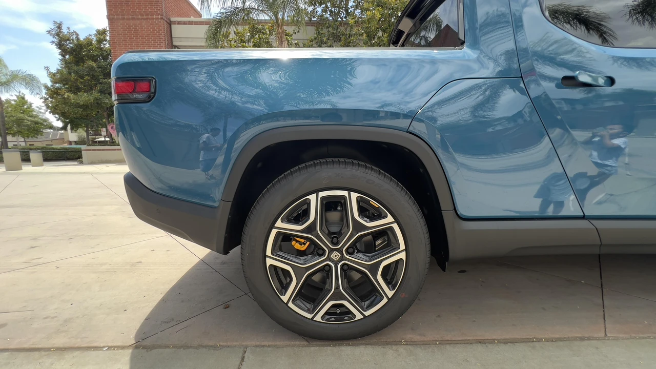 2022 Rivian R1T - Image 21 of 31
