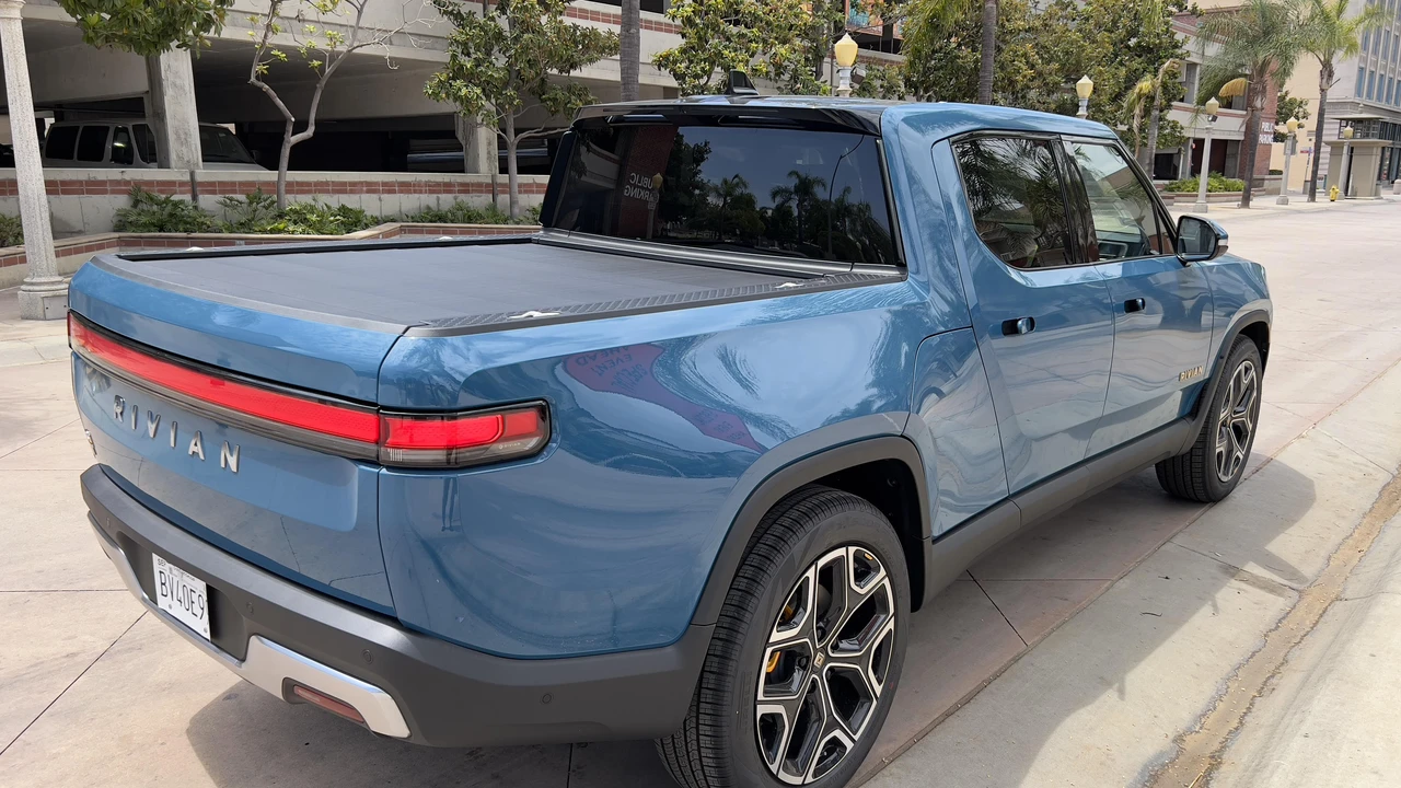 2022 Rivian R1T - Image 9 of 31
