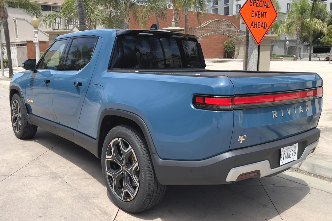 2022 Rivian R1T - Image 4 of 31
