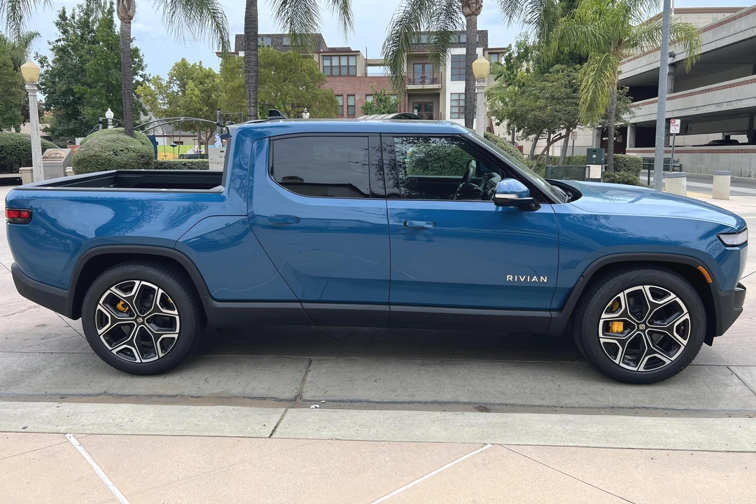 2022 Rivian R1T - Image 3 of 31