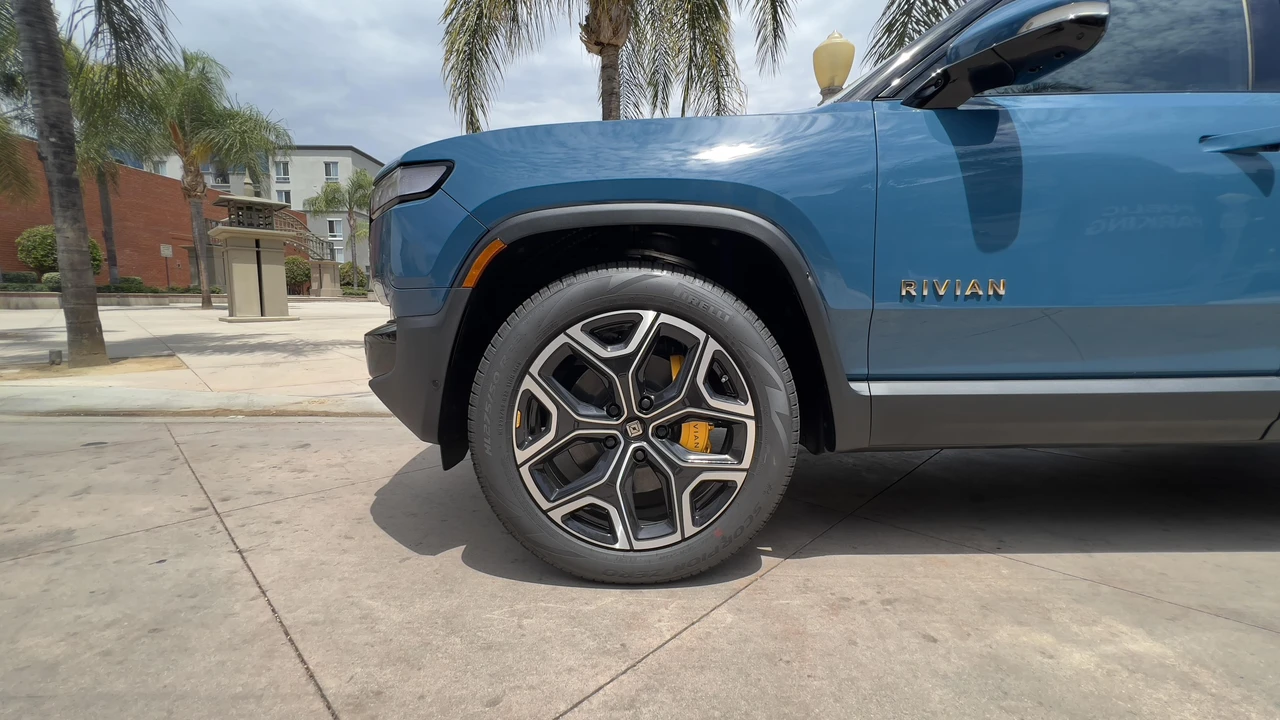 2022 Rivian R1T - Image 19 of 31