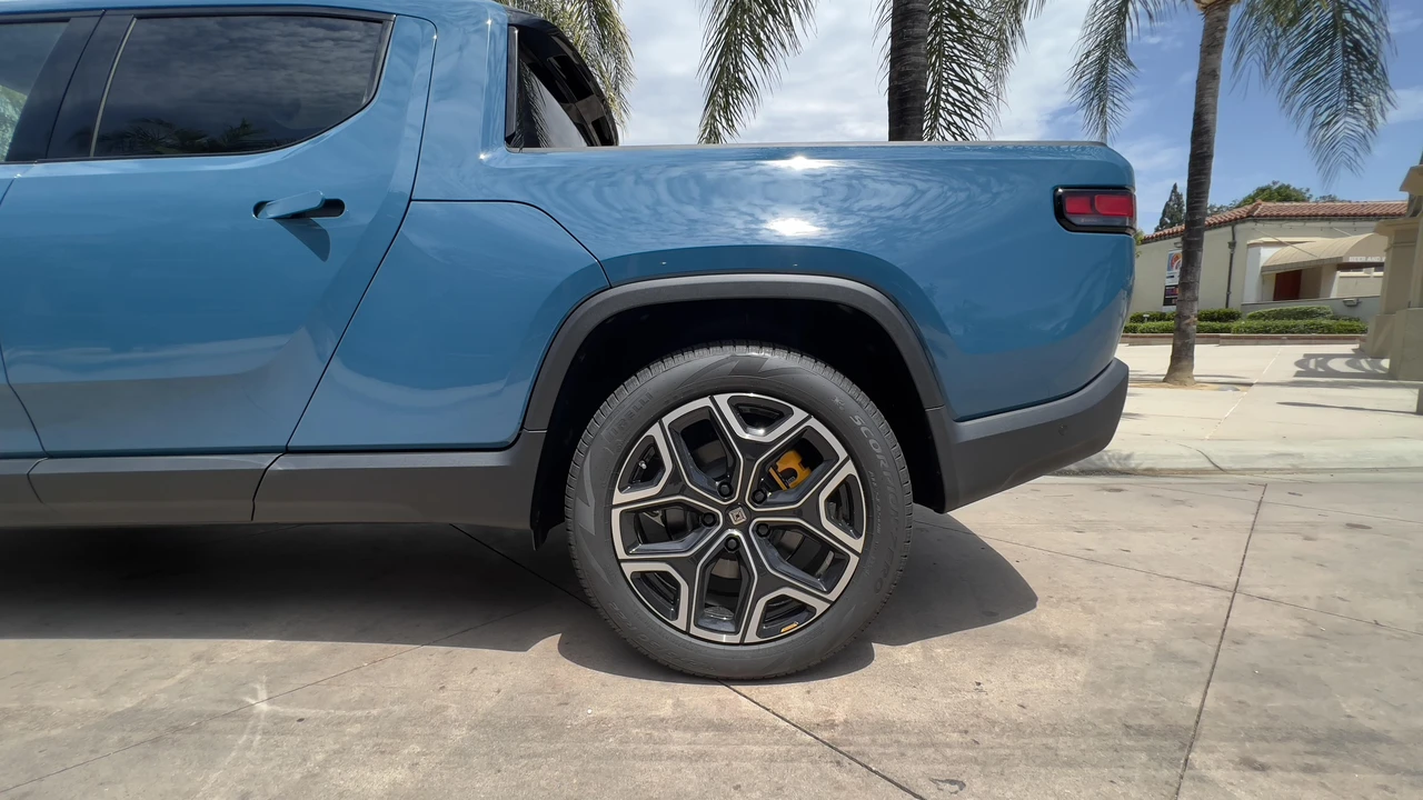 2022 Rivian R1T - Image 20 of 31