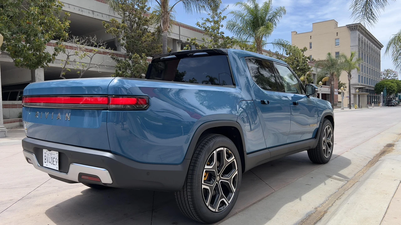 2022 Rivian R1T - Image 10 of 31