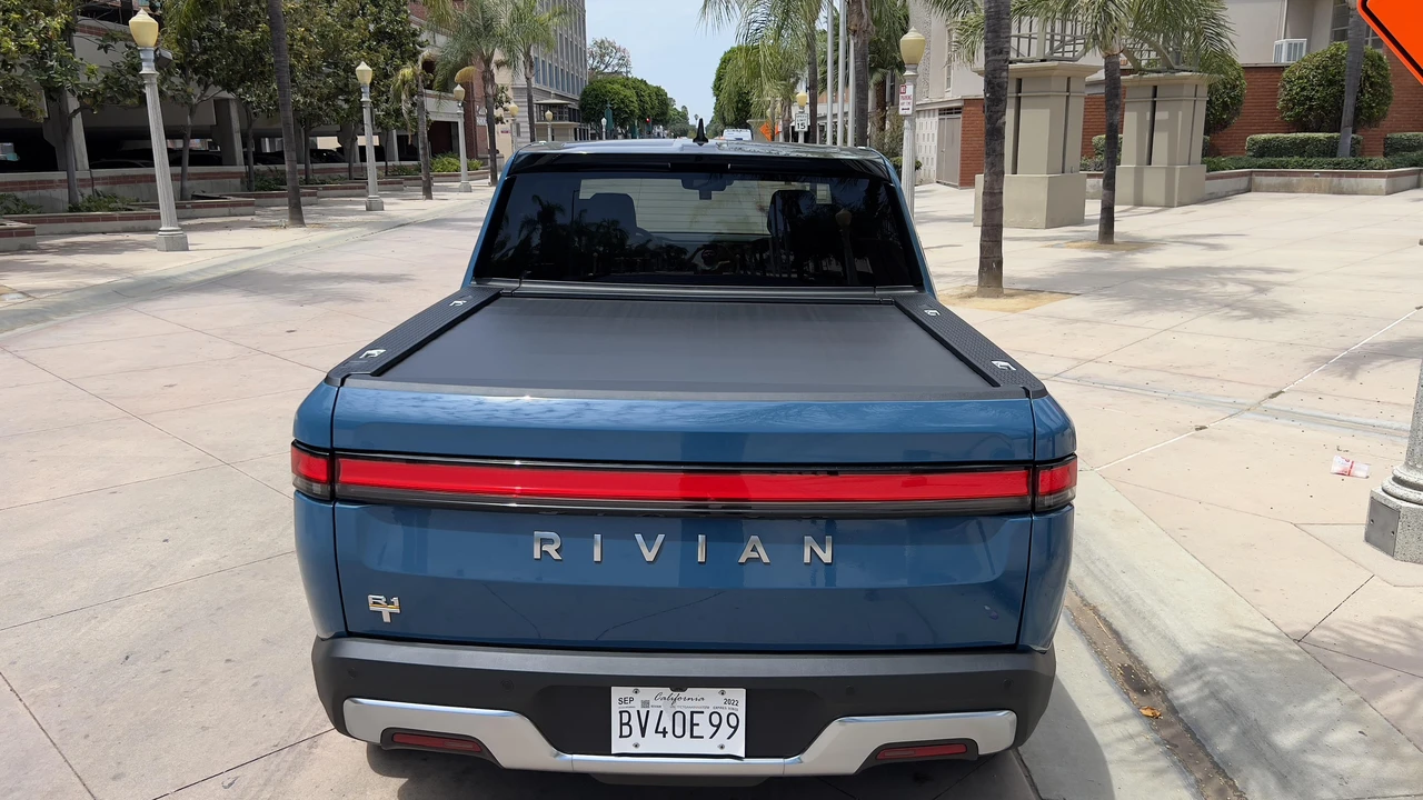 2022 Rivian R1T - Image 8 of 31