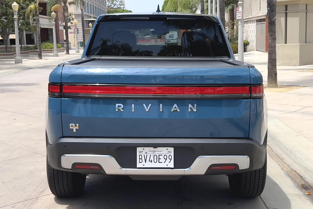 2022 Rivian R1T - Image 5 of 31