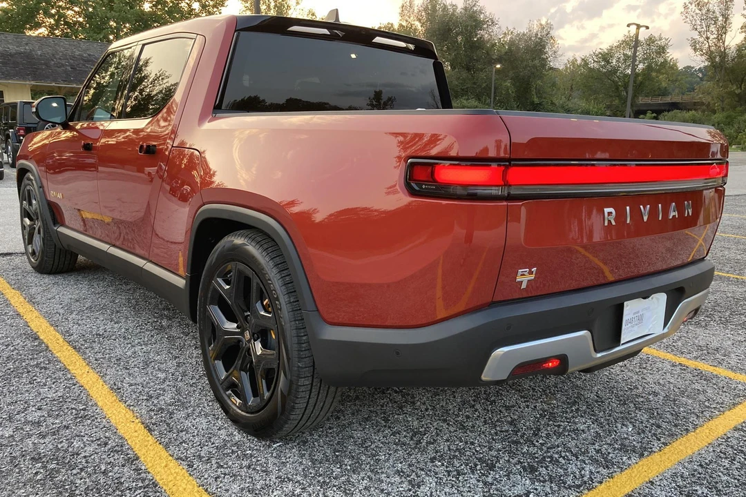 2022 Rivian R1T - Image 4 of 5