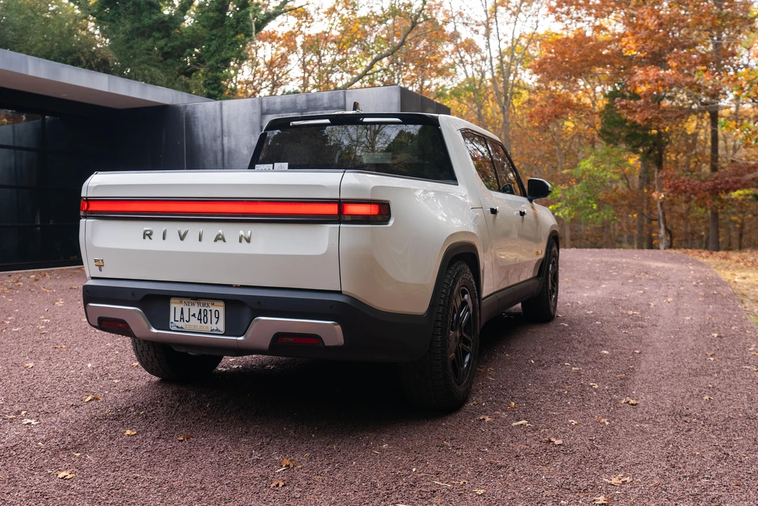 2022 Rivian R1T - Image 17 of 31
