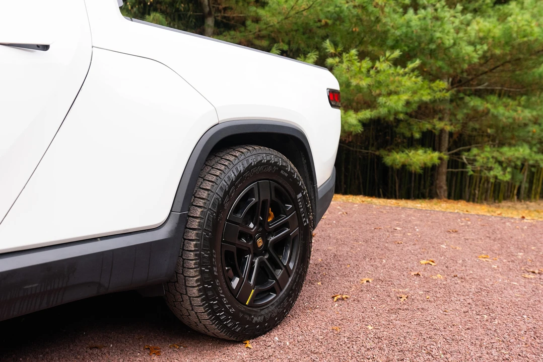 2022 Rivian R1T - Image 23 of 31