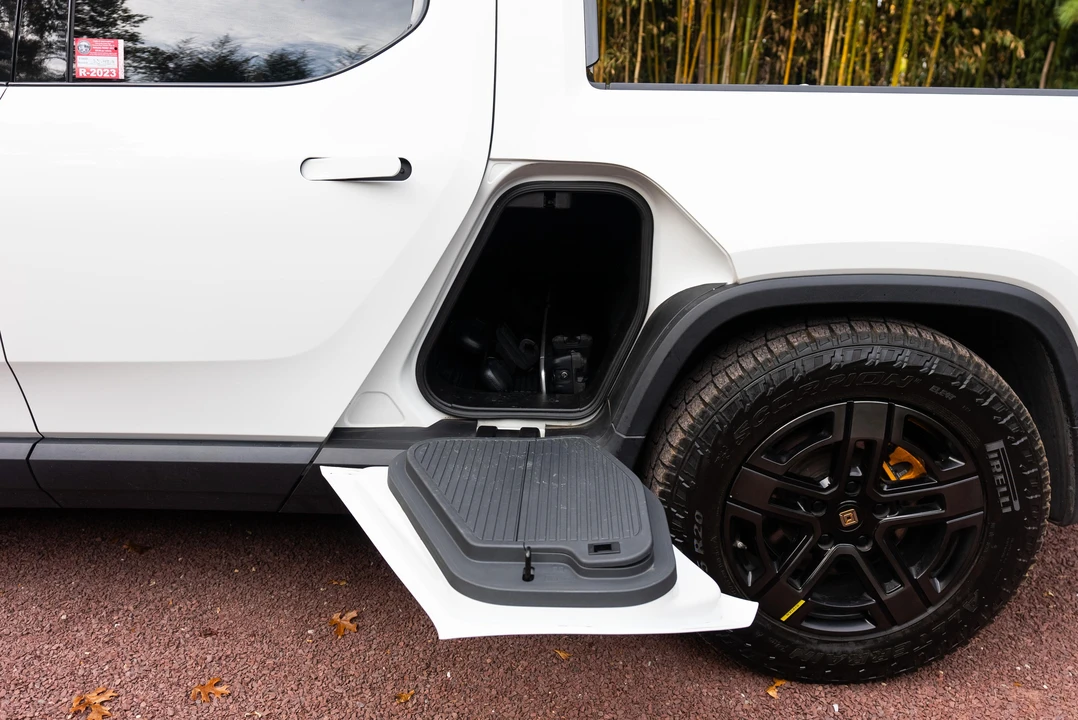 2022 Rivian R1T - Image 27 of 31