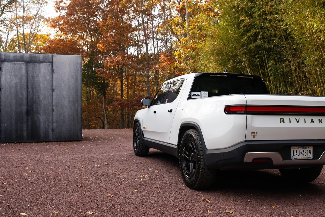 2022 Rivian R1T - Image 30 of 31