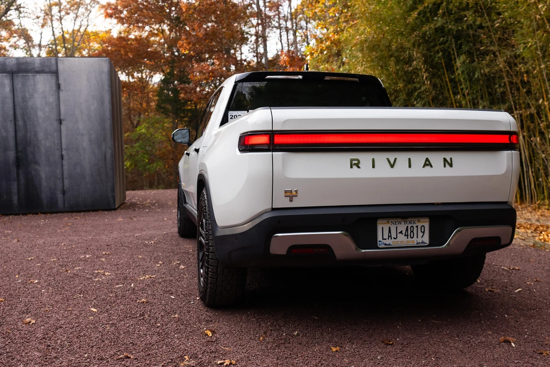 2022 Rivian R1T - Image 15 of 31