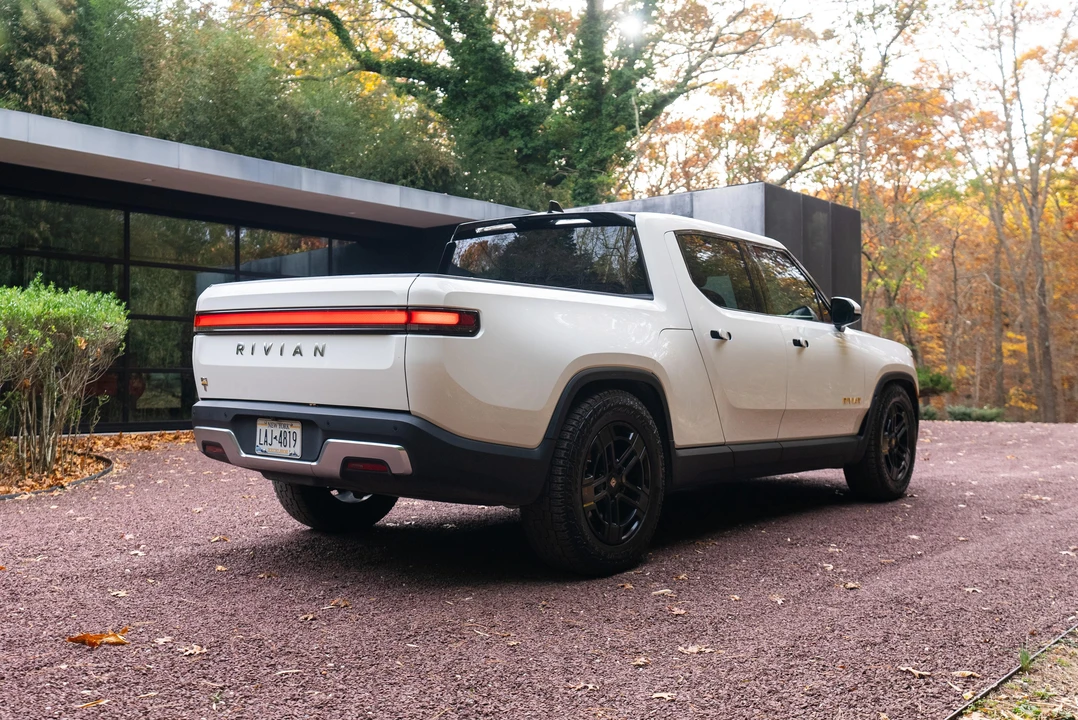 2022 Rivian R1T - Image 18 of 31