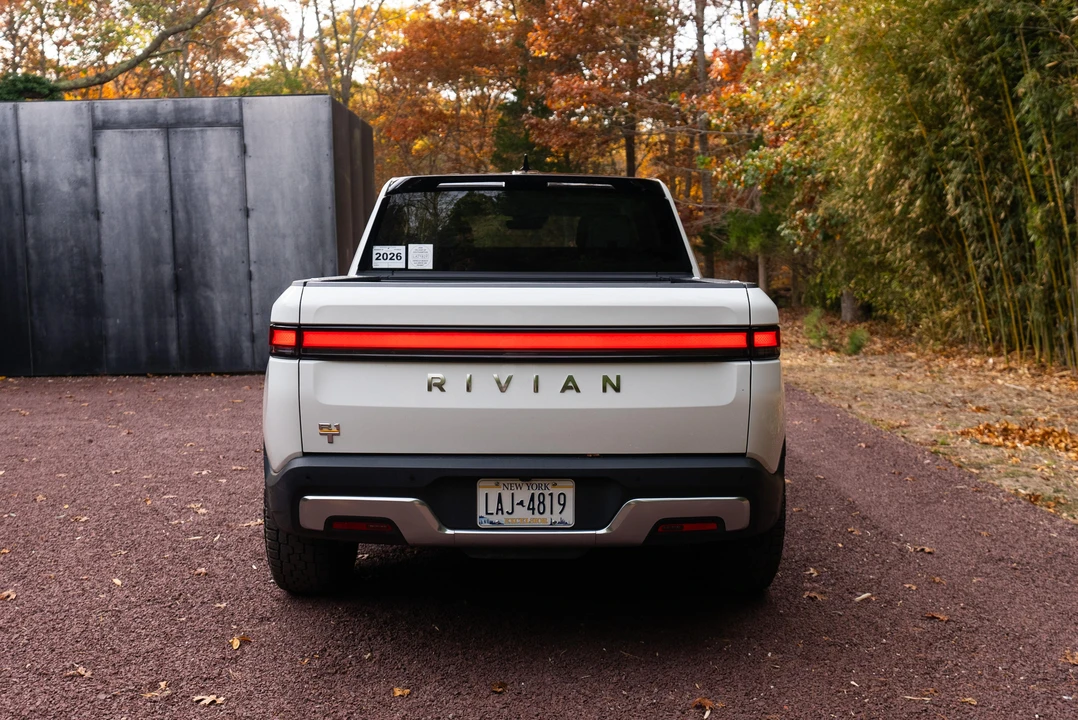 2022 Rivian R1T - Image 16 of 31