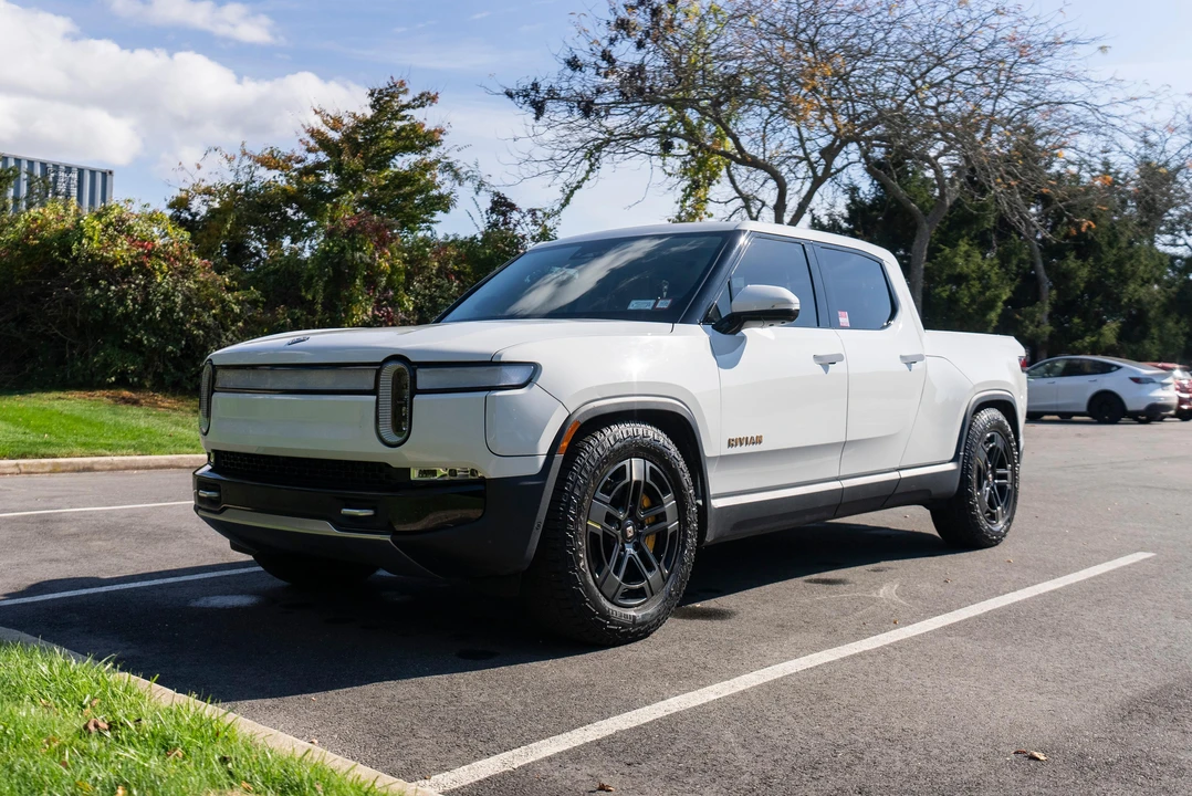 2022 Rivian R1T - Image 9 of 31