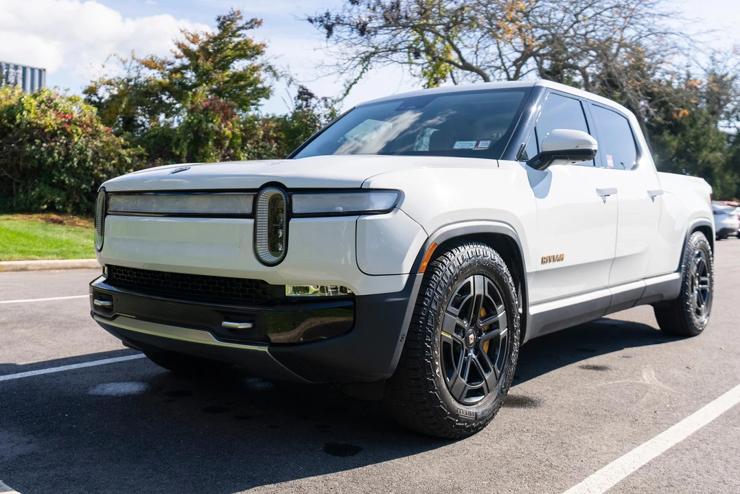 2022 Rivian R1T - Image 8 of 31