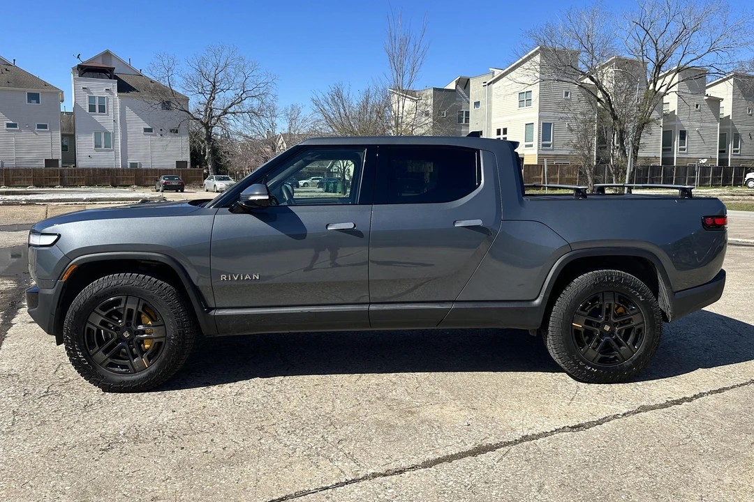 2022 Rivian R1T - Image 3 of 11