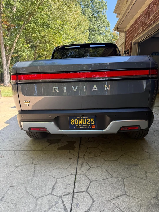 2022 Rivian R1T - Image 9 of 31
