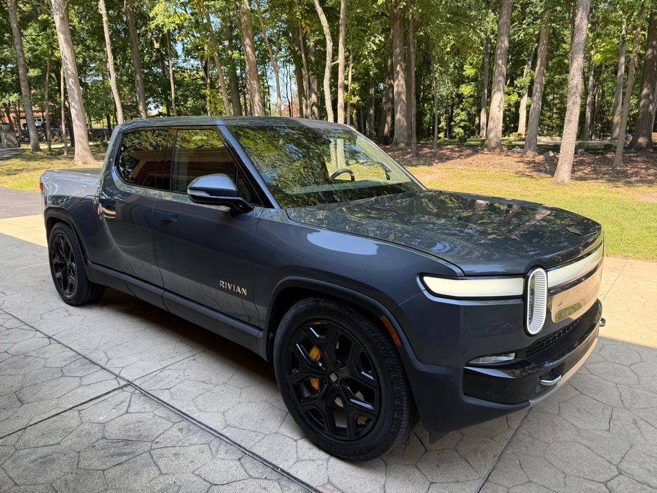 2022 Rivian R1T - Image 11 of 31