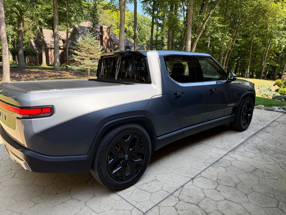 2022 Rivian R1T - Image 10 of 31