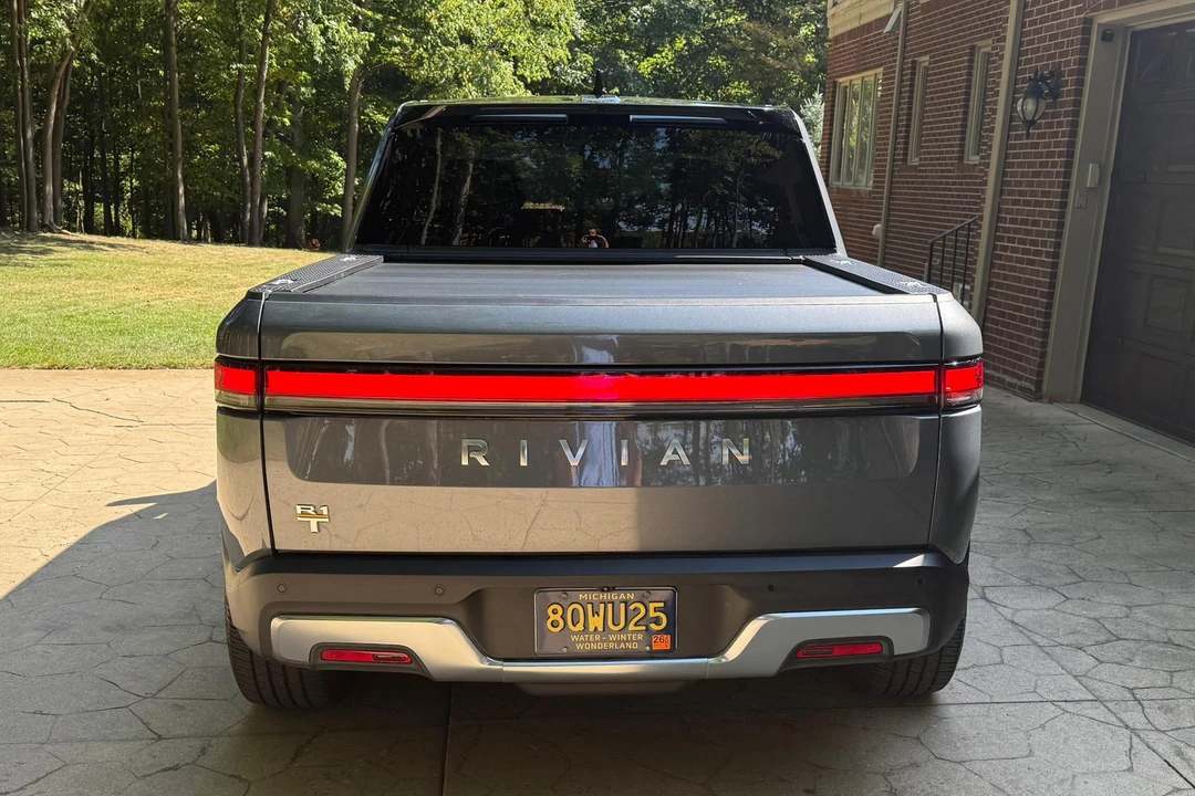 2022 Rivian R1T - Image 5 of 31
