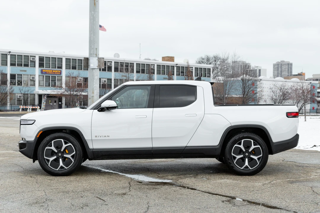 2022 Rivian R1T - Image 13 of 31