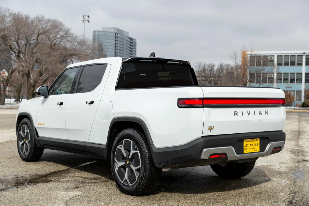 2022 Rivian R1T - Image 15 of 31