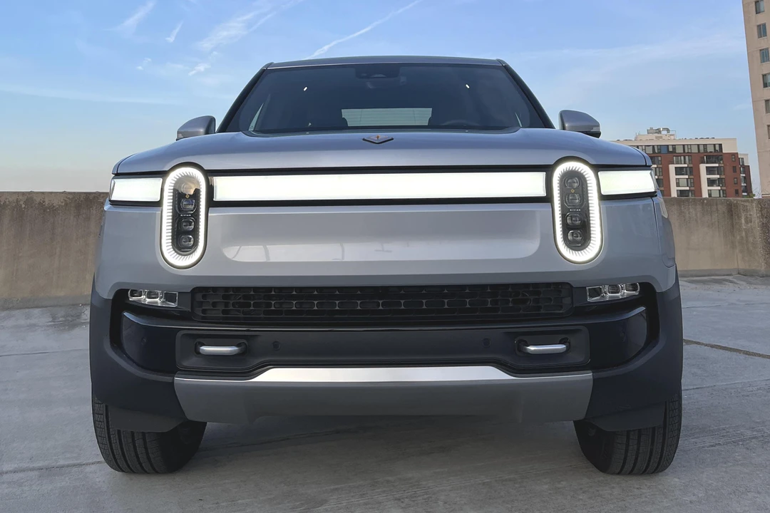 2022 Rivian R1T - Image 2 of 19