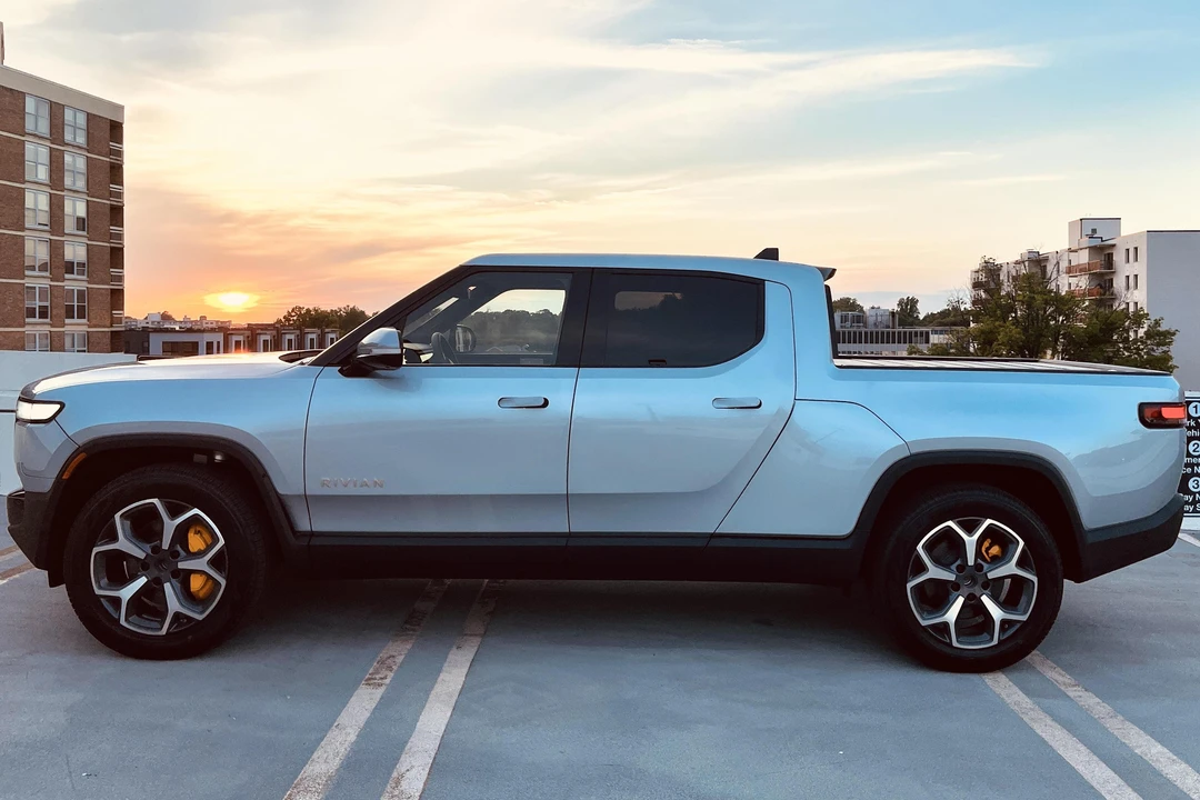 2022 Rivian R1T - Image 3 of 19