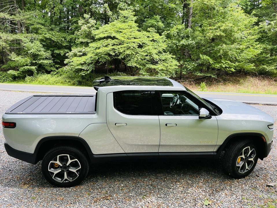 2022 Rivian R1T - Image 8 of 19