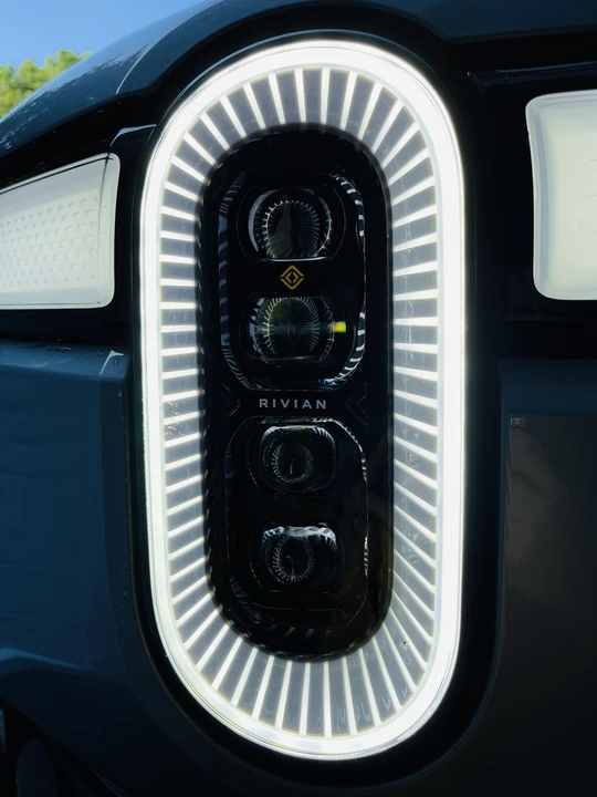 2022 Rivian R1T - Image 10 of 19