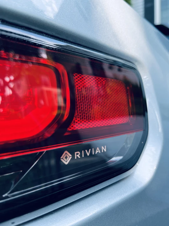 2022 Rivian R1T - Image 16 of 19