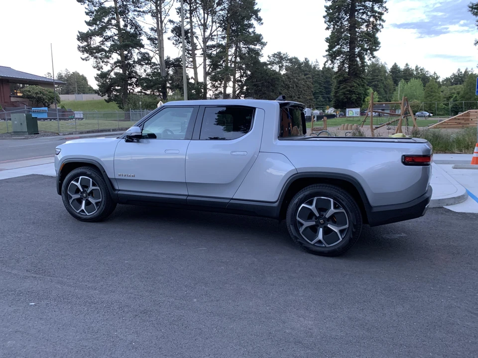 2022 Rivian R1T - Image 12 of 31