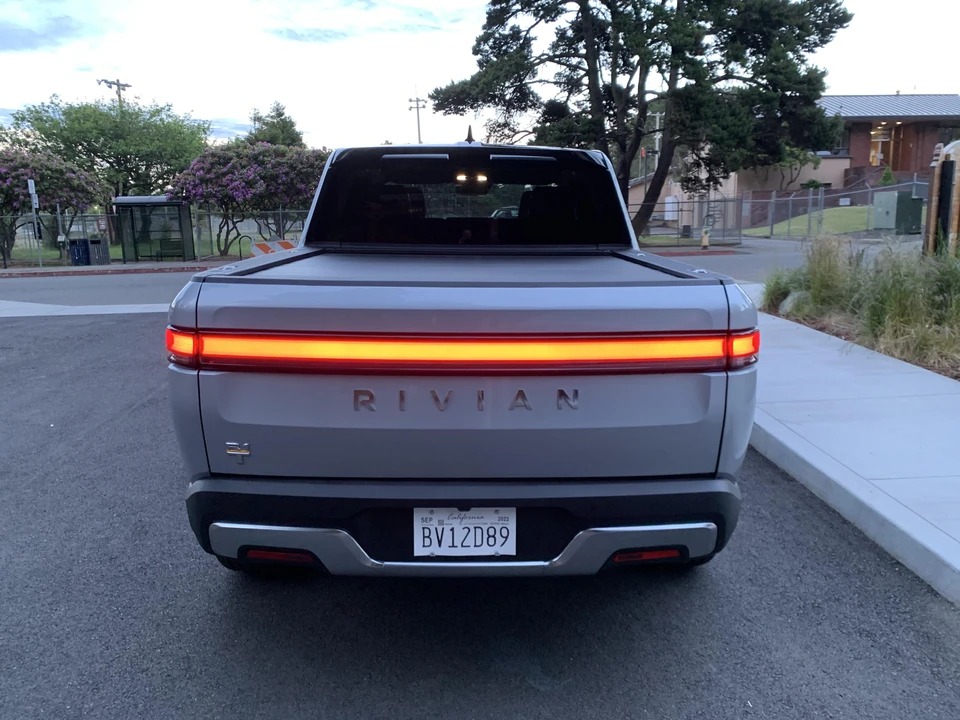 2022 Rivian R1T - Image 14 of 31
