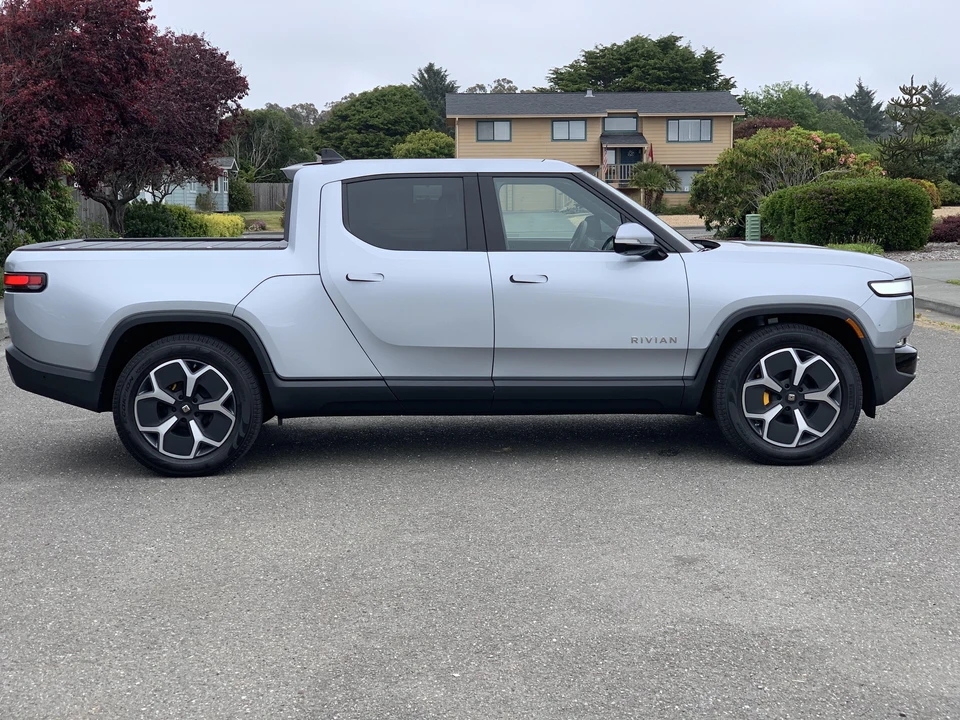 2022 Rivian R1T - Image 17 of 31