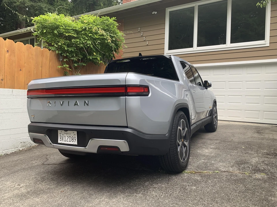 2022 Rivian R1T - Image 16 of 31