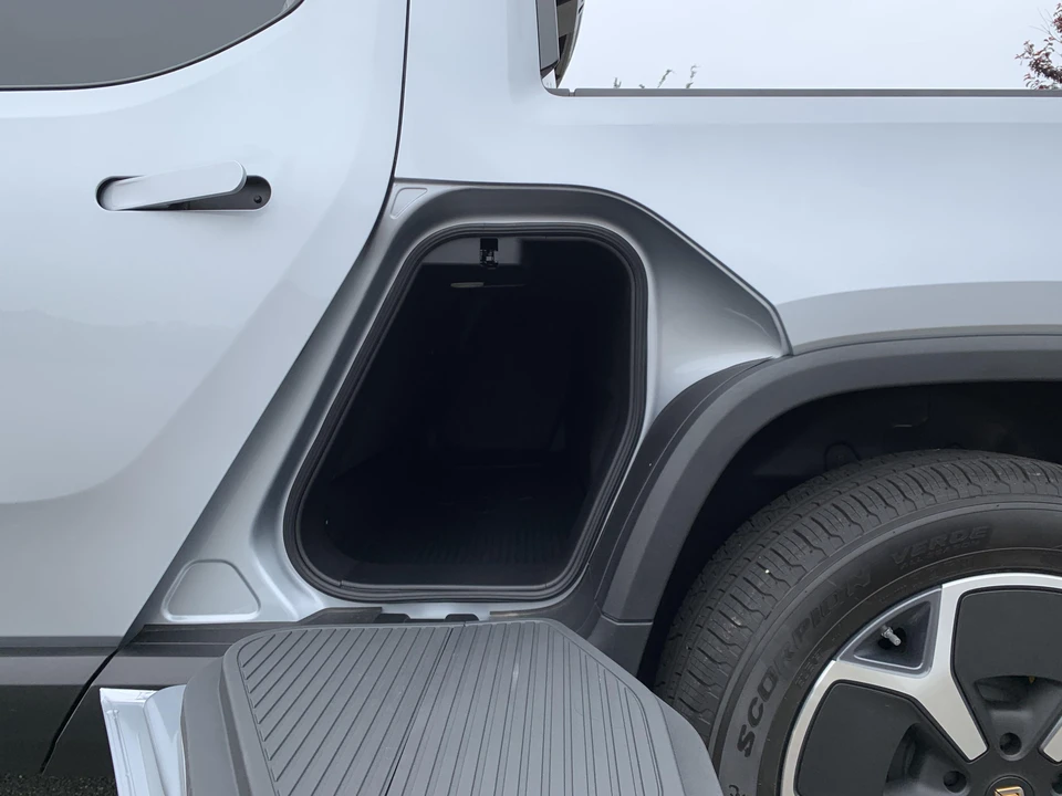 2022 Rivian R1T - Image 27 of 31