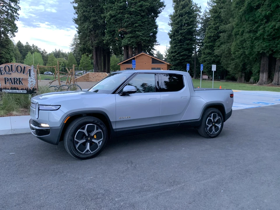 2022 Rivian R1T - Image 9 of 31