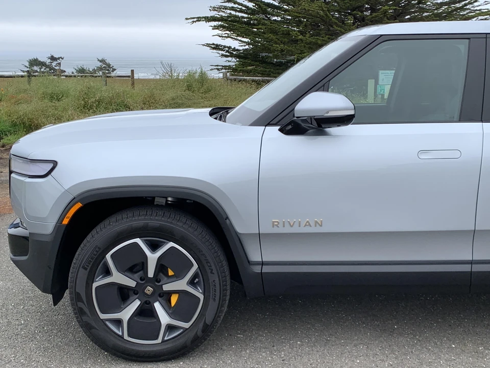 2022 Rivian R1T - Image 25 of 31