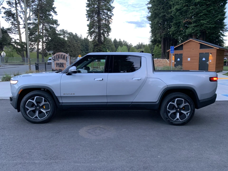2022 Rivian R1T - Image 11 of 31