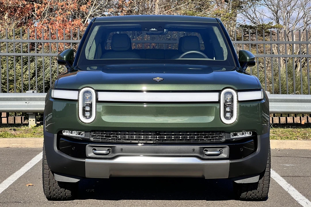 2022 Rivian R1T - Image 2 of 31