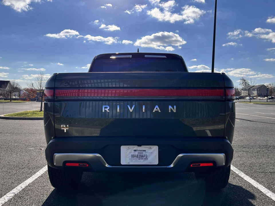 2022 Rivian R1T - Image 15 of 31