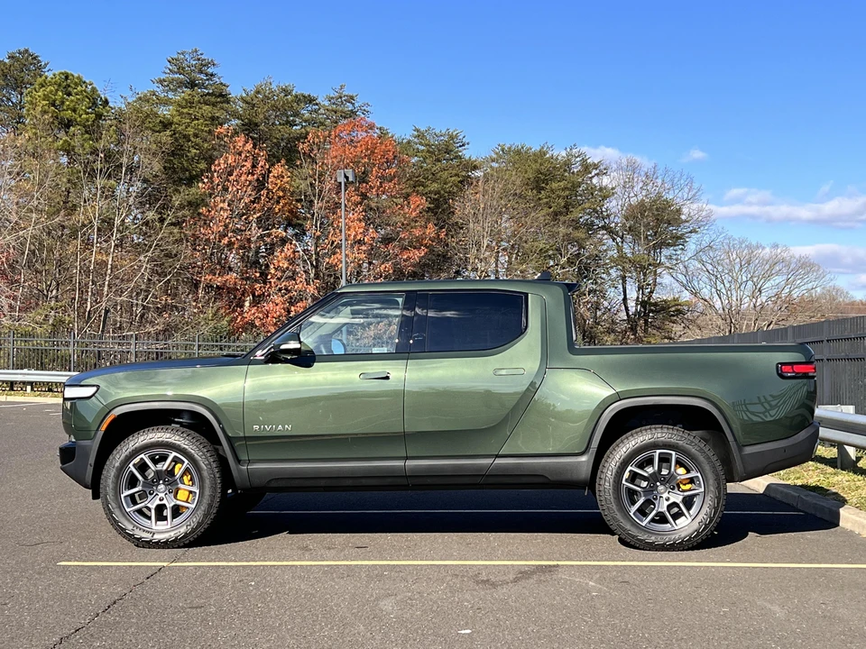 2022 Rivian R1T - Image 11 of 31