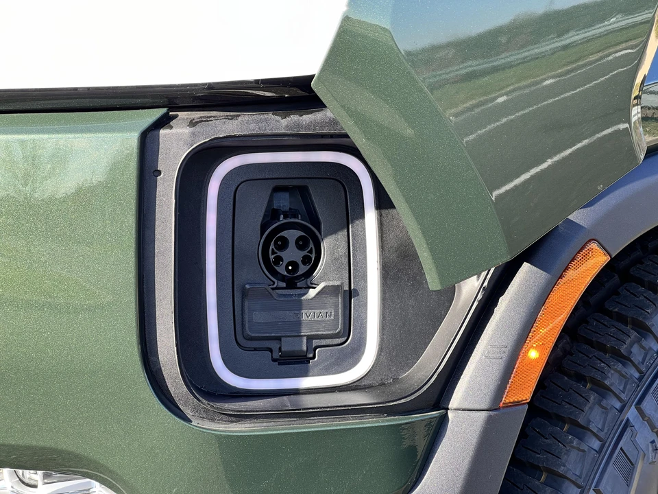 2022 Rivian R1T - Image 23 of 31