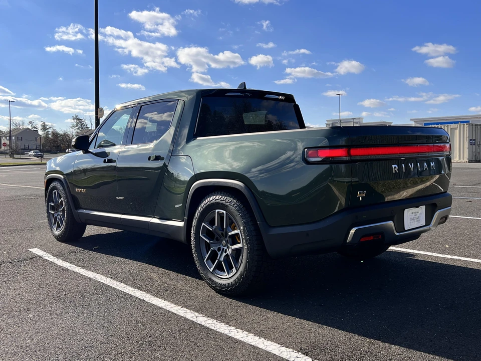 2022 Rivian R1T - Image 14 of 31