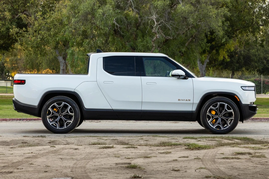 2022 Rivian R1T - Image 3 of 31